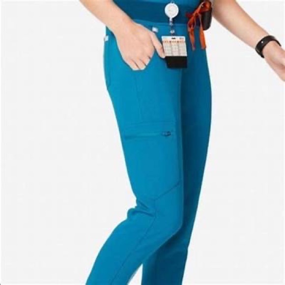 FIGS Zamora Scrub Joggers in Limited Edition Alps Blue - Picture 4 of 6